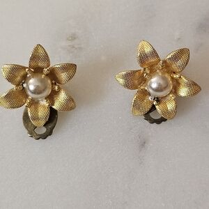 1950s Made in Austria Austrian Gold Leaf Pearl Flower Clip On Earrings
